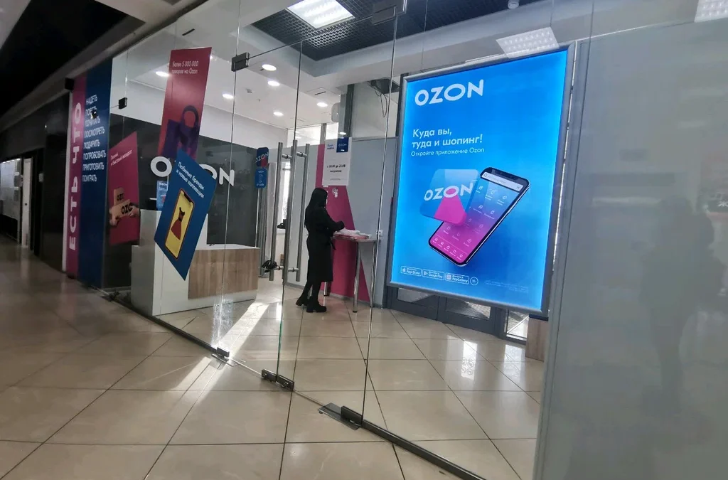 Elpro Technologies – Leader in Kiosk & Digital Signage Solutions | Touch Screen Kiosk Display – Application: Advertisement